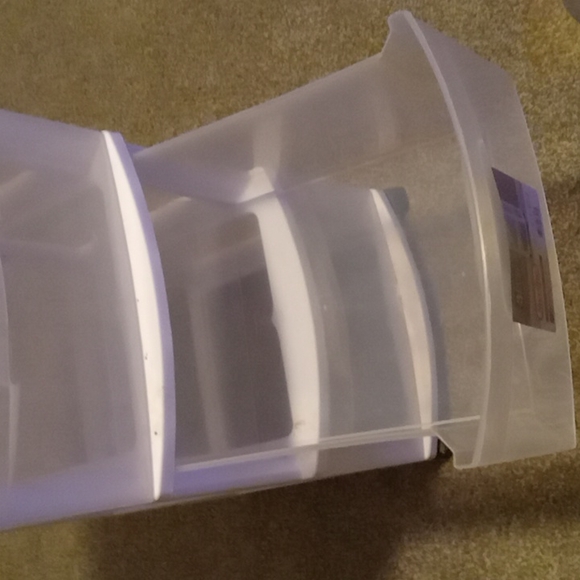 A tiny dresser - Picture 3 of 4